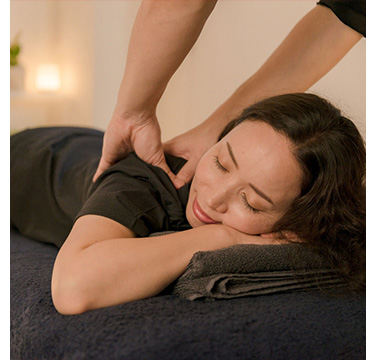 4. 施術：30分コース～120分コースまで、ゆったりと落ち着いた雰囲気でご堪能ください。